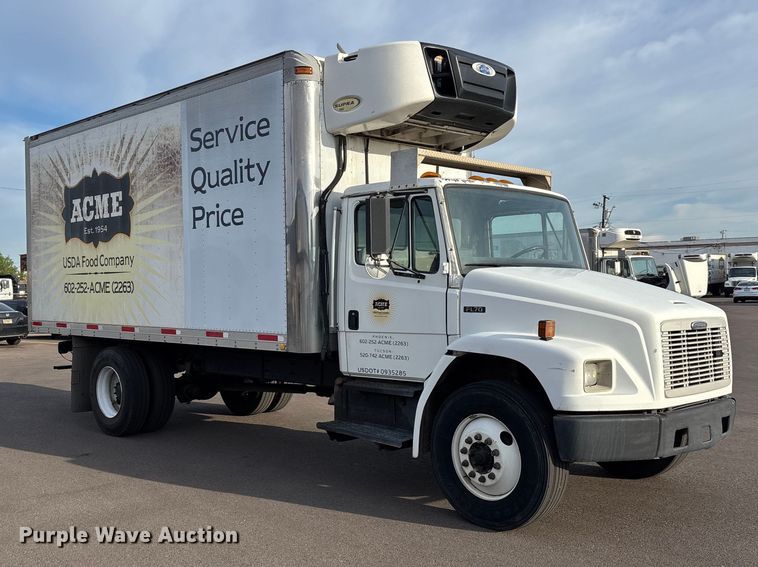 image for item FH7527 2000 Freightliner FL70 refrigerated truck