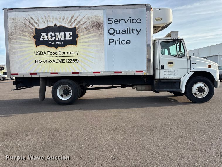 image for item FH7527 2000 Freightliner FL70 refrigerated truck