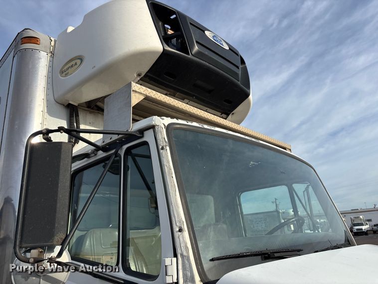 image for item FH7527 2000 Freightliner FL70 refrigerated truck
