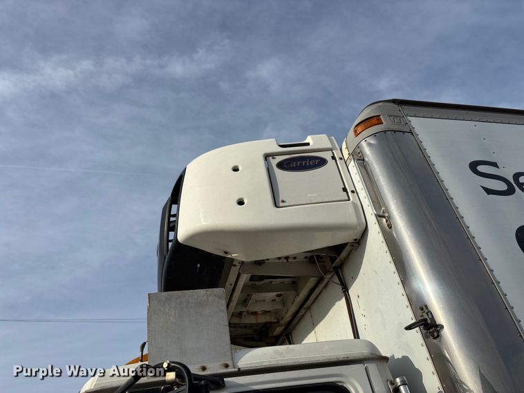 image for item FH7527 2000 Freightliner FL70 refrigerated truck