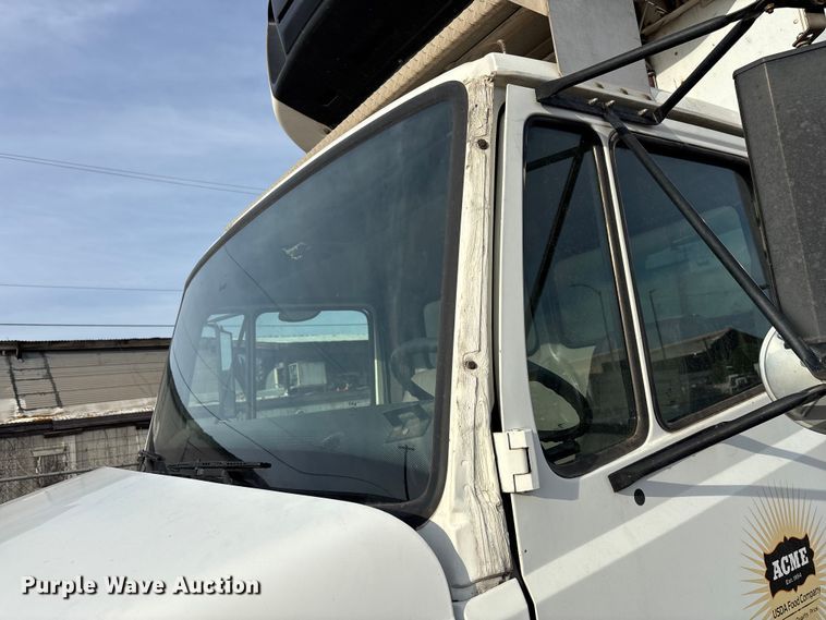 image for item FH7527 2000 Freightliner FL70 refrigerated truck