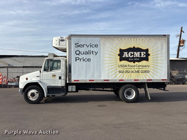 image for item FH7527 2000 Freightliner FL70 refrigerated truck