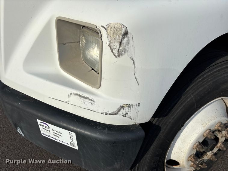 image for item FH7527 2000 Freightliner FL70 refrigerated truck