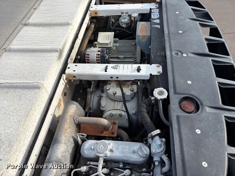 image for item FH7527 2000 Freightliner FL70 refrigerated truck