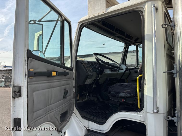 image for item FH7527 2000 Freightliner FL70 refrigerated truck