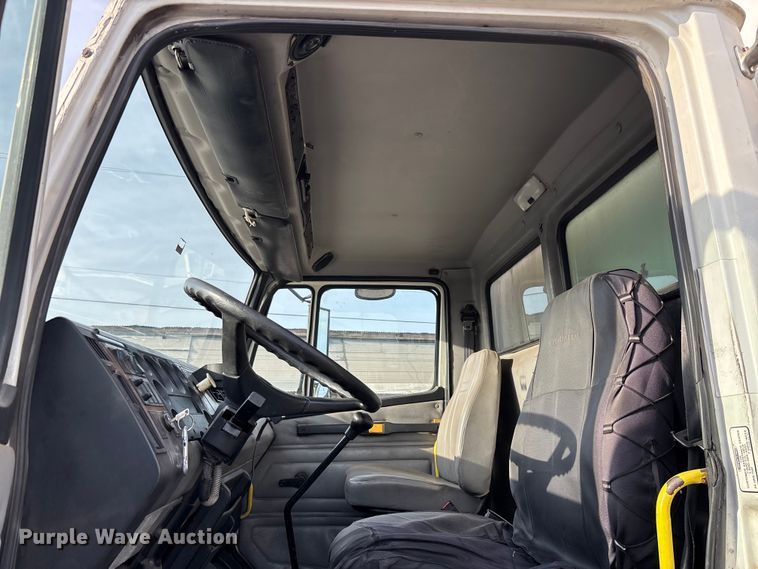 image for item FH7527 2000 Freightliner FL70 refrigerated truck