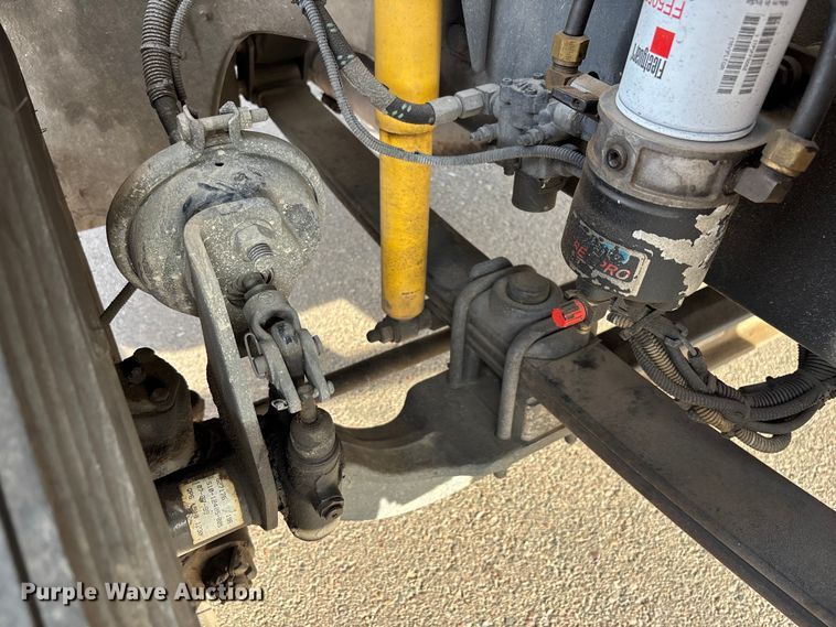 image for item FH7527 2000 Freightliner FL70 refrigerated truck