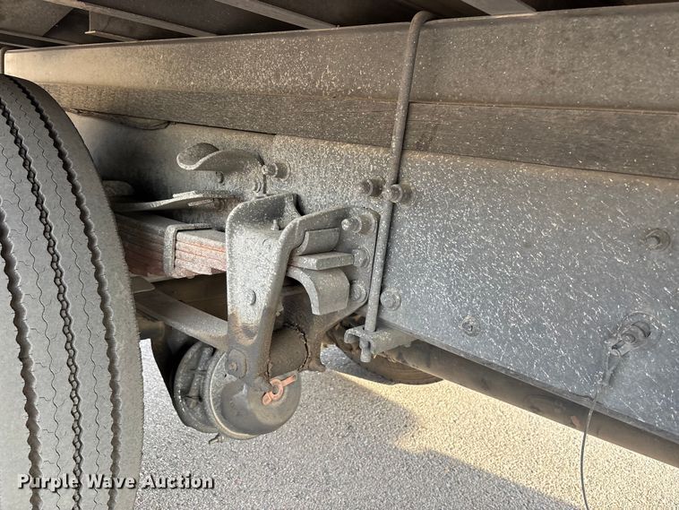 image for item FH7527 2000 Freightliner FL70 refrigerated truck