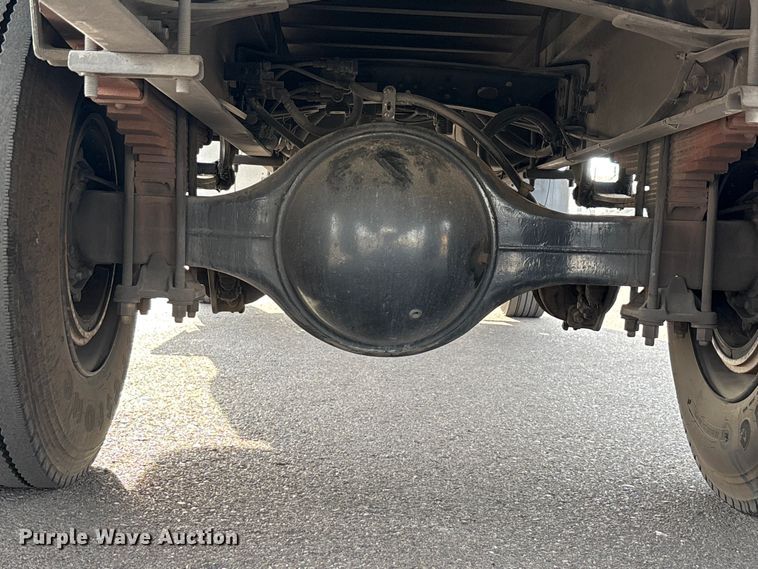 image for item FH7527 2000 Freightliner FL70 refrigerated truck