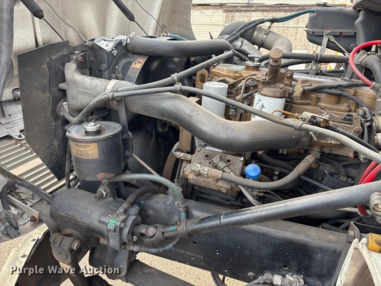 image for item FH7527 2000 Freightliner FL70 refrigerated truck