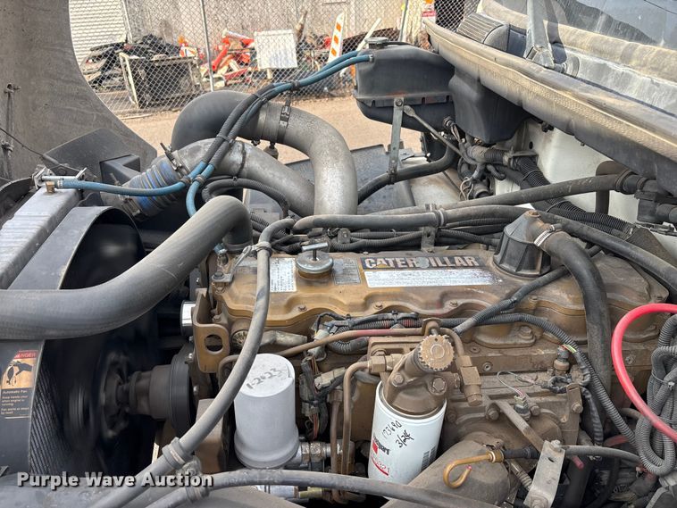 image for item FH7527 2000 Freightliner FL70 refrigerated truck