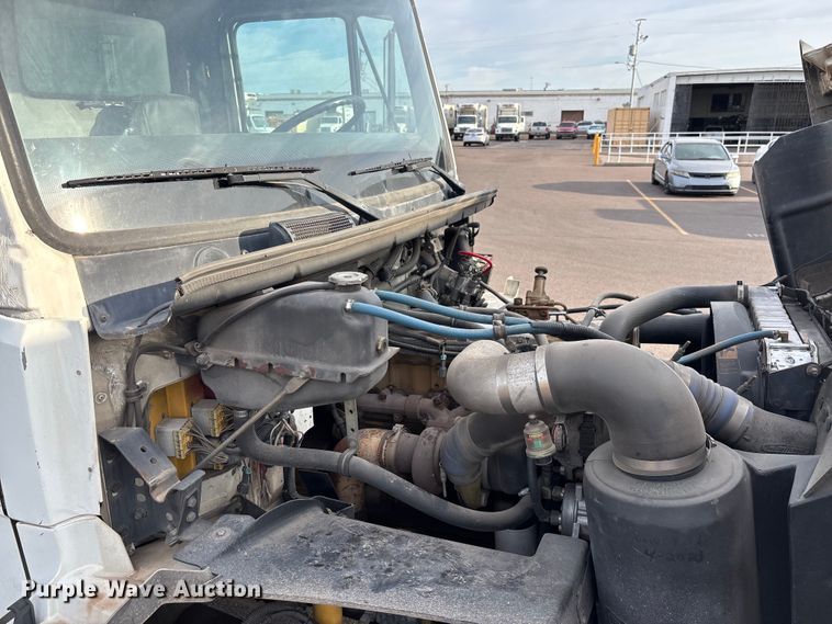 image for item FH7527 2000 Freightliner FL70 refrigerated truck