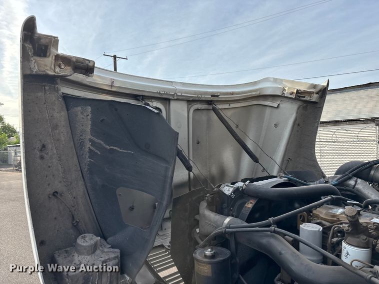 image for item FH7527 2000 Freightliner FL70 refrigerated truck