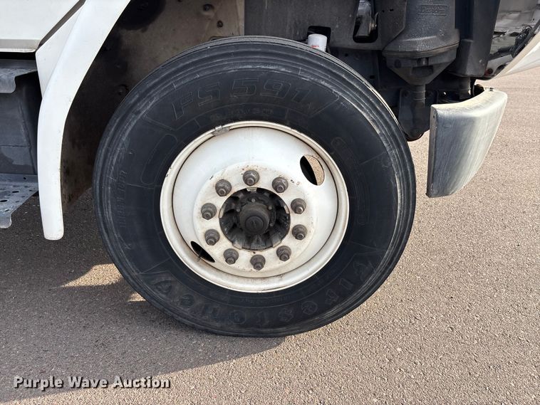 image for item FH7527 2000 Freightliner FL70 refrigerated truck