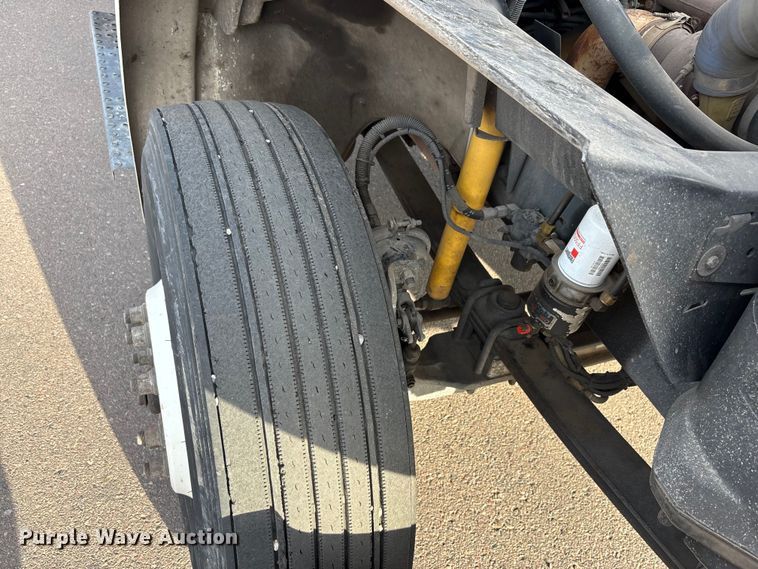 image for item FH7527 2000 Freightliner FL70 refrigerated truck