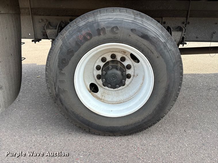 image for item FH7527 2000 Freightliner FL70 refrigerated truck