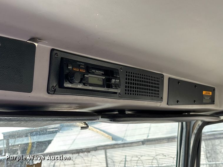 image for item FH7527 2000 Freightliner FL70 refrigerated truck