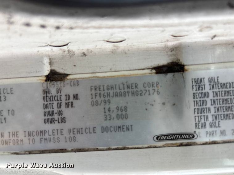 image for item FH7527 2000 Freightliner FL70 refrigerated truck