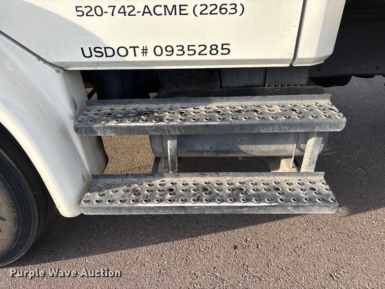 image for item FH7528 2004 Freightliner FL70 refrigerated truck
