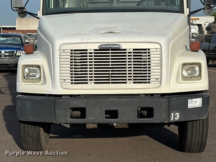 image for item FH7528 2004 Freightliner FL70 refrigerated truck