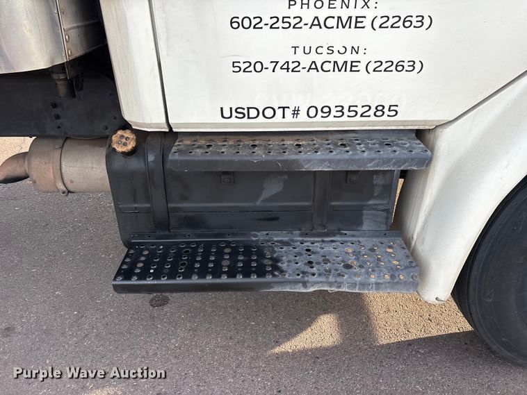 image for item FH7528 2004 Freightliner FL70 refrigerated truck