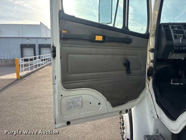 image for item FH7528 2004 Freightliner FL70 refrigerated truck