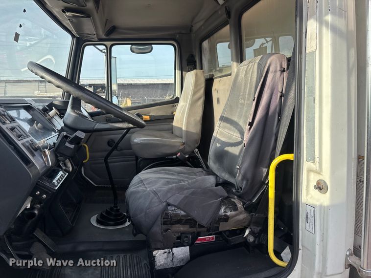image for item FH7528 2004 Freightliner FL70 refrigerated truck