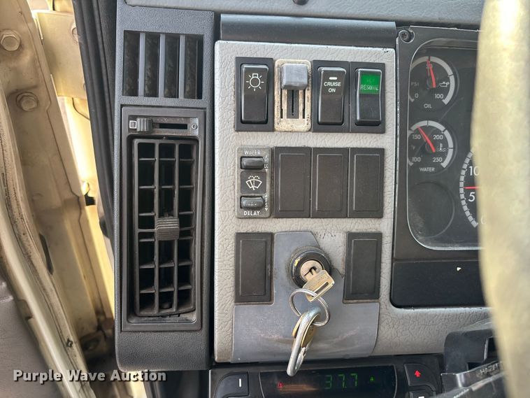 image for item FH7528 2004 Freightliner FL70 refrigerated truck