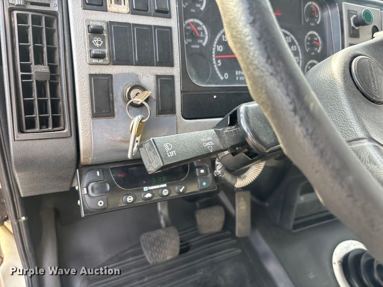 image for item FH7528 2004 Freightliner FL70 refrigerated truck