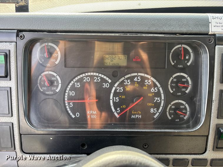 image for item FH7528 2004 Freightliner FL70 refrigerated truck