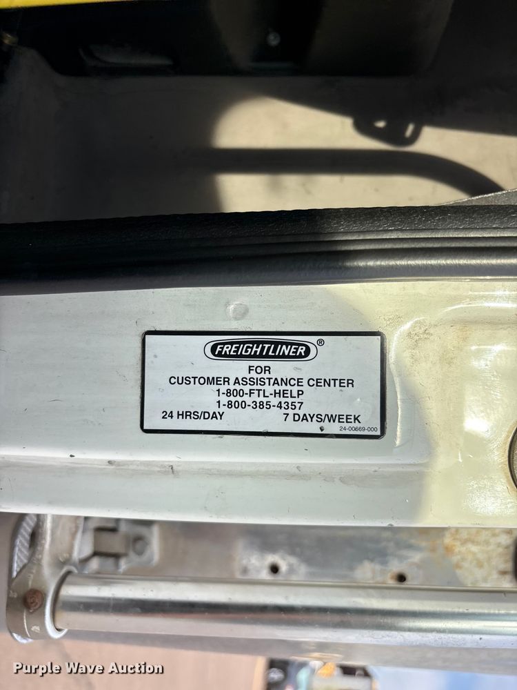 image for item FH7528 2004 Freightliner FL70 refrigerated truck