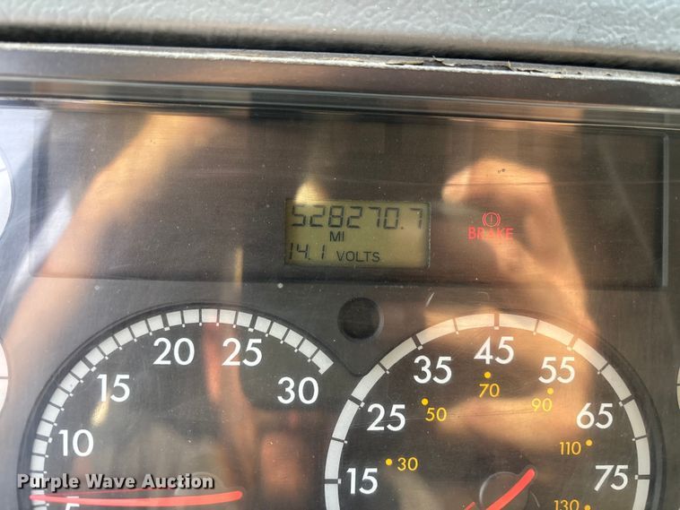 image for item FH7528 2004 Freightliner FL70 refrigerated truck