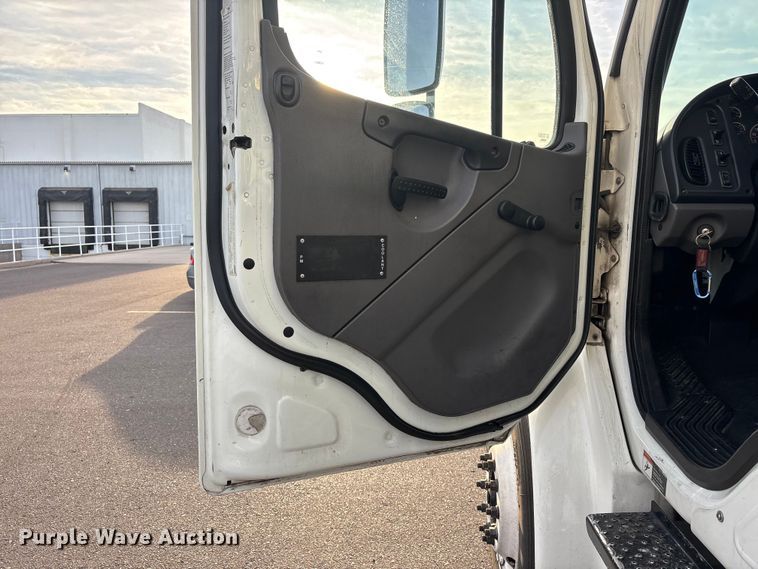 image for item FH7529 2013 Freightliner Business Class M2 refrigerated truck