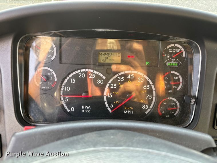 image for item FH7529 2013 Freightliner Business Class M2 refrigerated truck