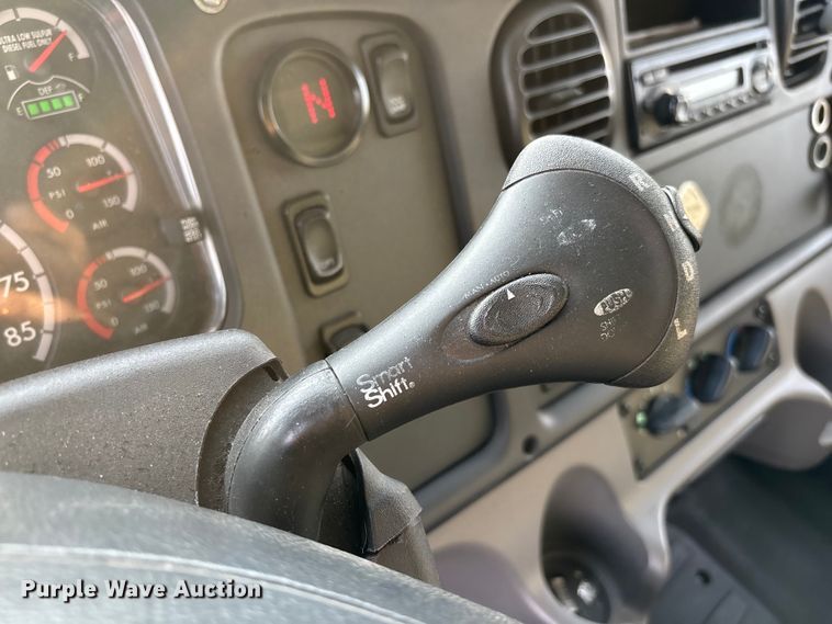 image for item FH7529 2013 Freightliner Business Class M2 refrigerated truck
