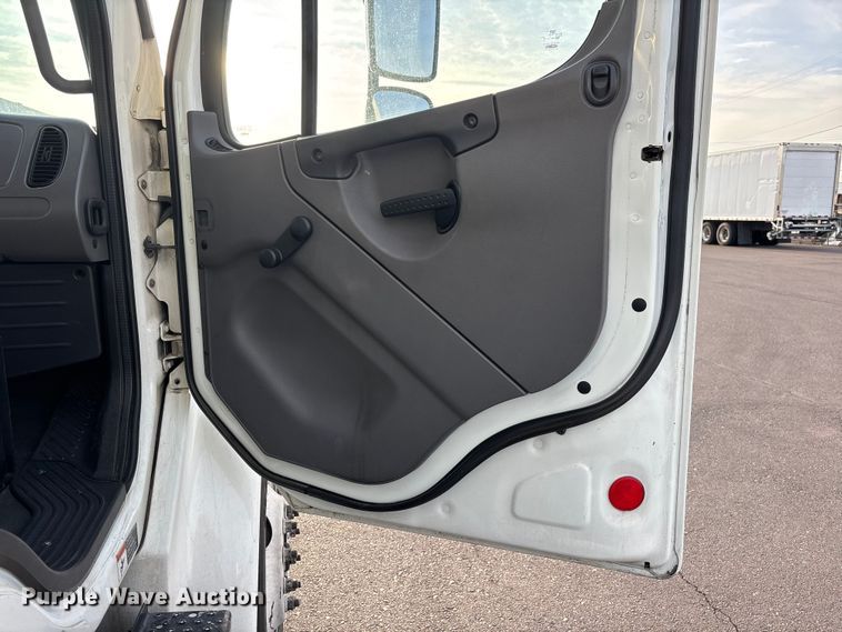 image for item FH7529 2013 Freightliner Business Class M2 refrigerated truck