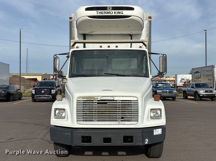 image for item FH7530 1999 Freightliner FL70 refrigerated truck