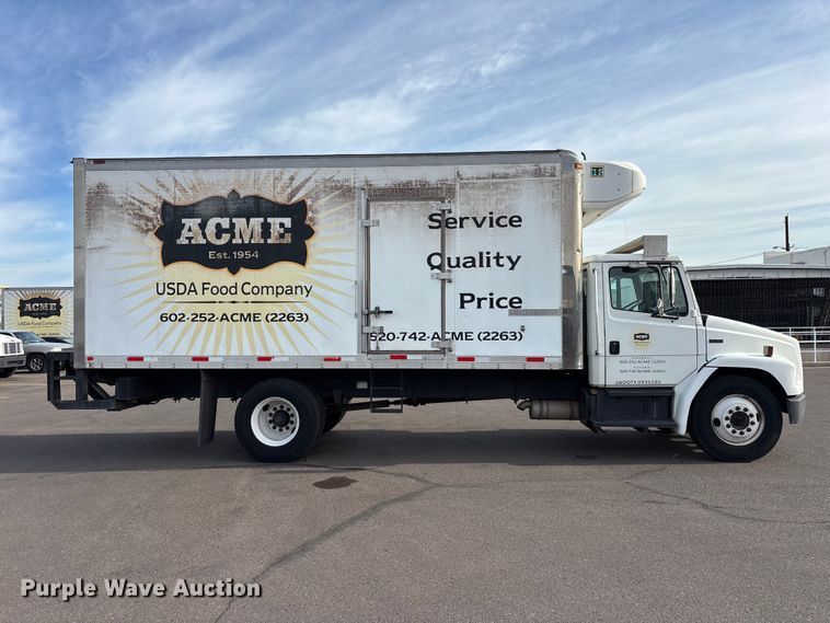 image for item FH7530 1999 Freightliner FL70 refrigerated truck