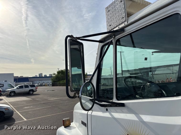 image for item FH7530 1999 Freightliner FL70 refrigerated truck