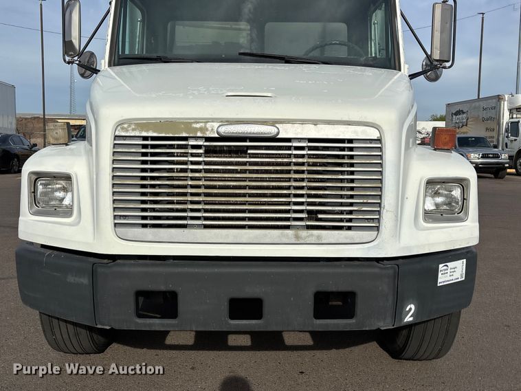 image for item FH7530 1999 Freightliner FL70 refrigerated truck