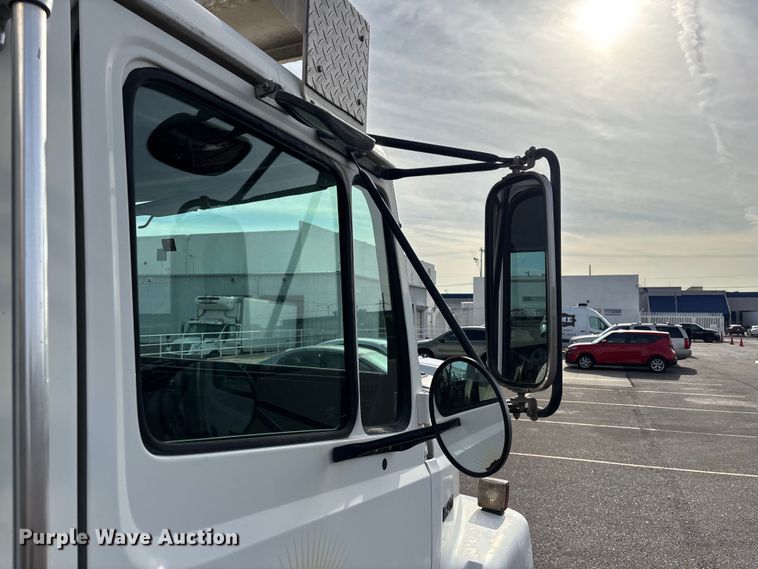 image for item FH7530 1999 Freightliner FL70 refrigerated truck