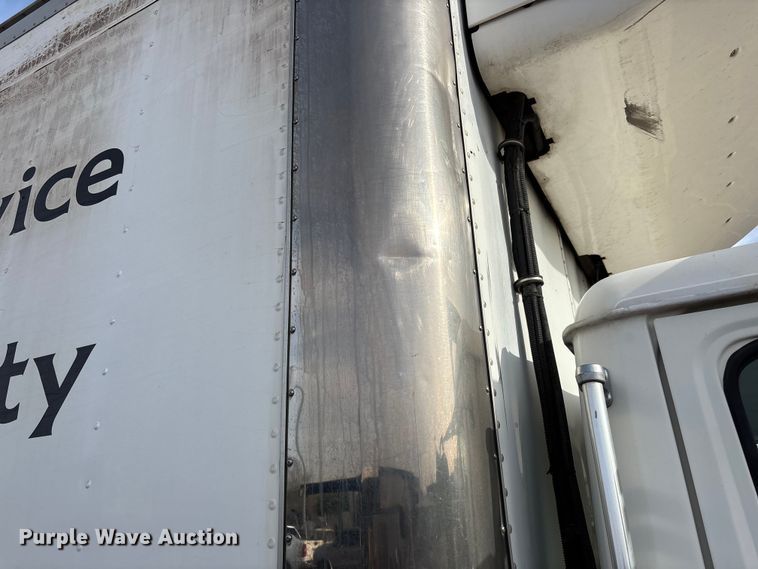 image for item FH7530 1999 Freightliner FL70 refrigerated truck