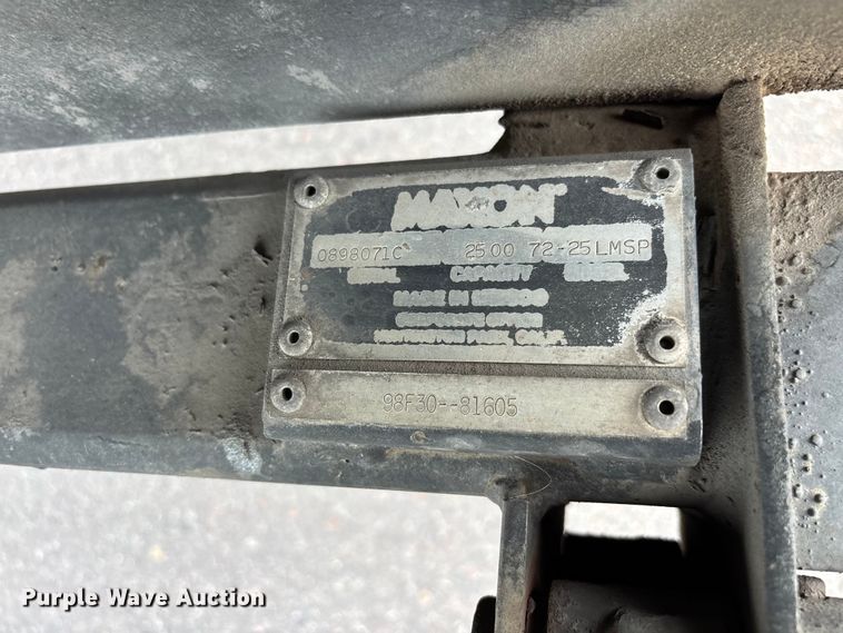 image for item FH7530 1999 Freightliner FL70 refrigerated truck