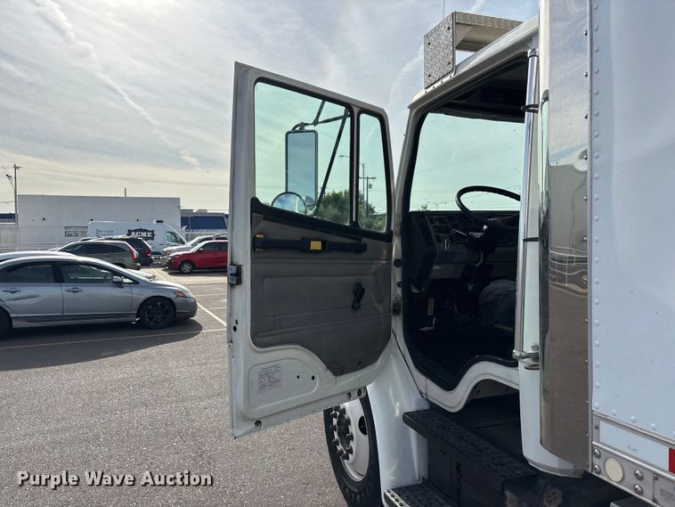 image for item FH7530 1999 Freightliner FL70 refrigerated truck