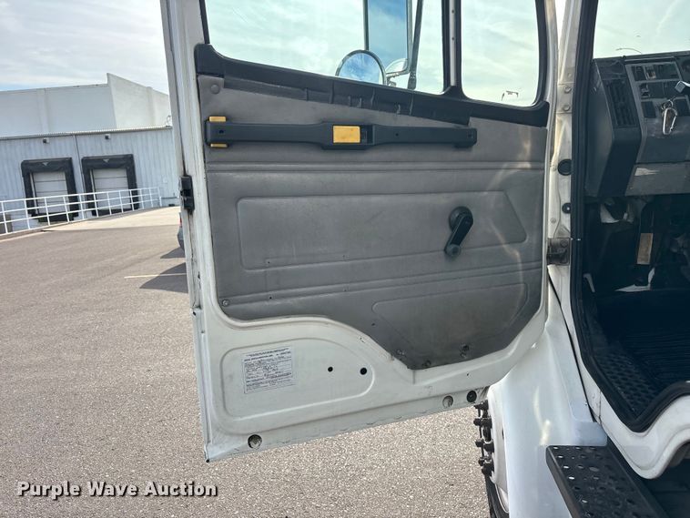 image for item FH7530 1999 Freightliner FL70 refrigerated truck