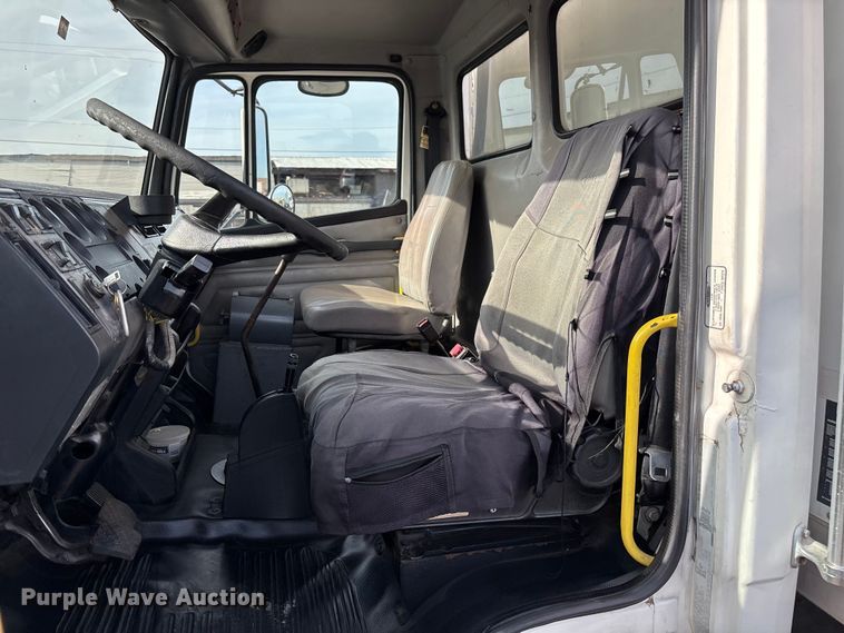 image for item FH7530 1999 Freightliner FL70 refrigerated truck