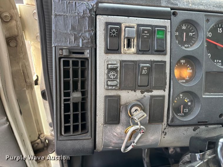 image for item FH7530 1999 Freightliner FL70 refrigerated truck