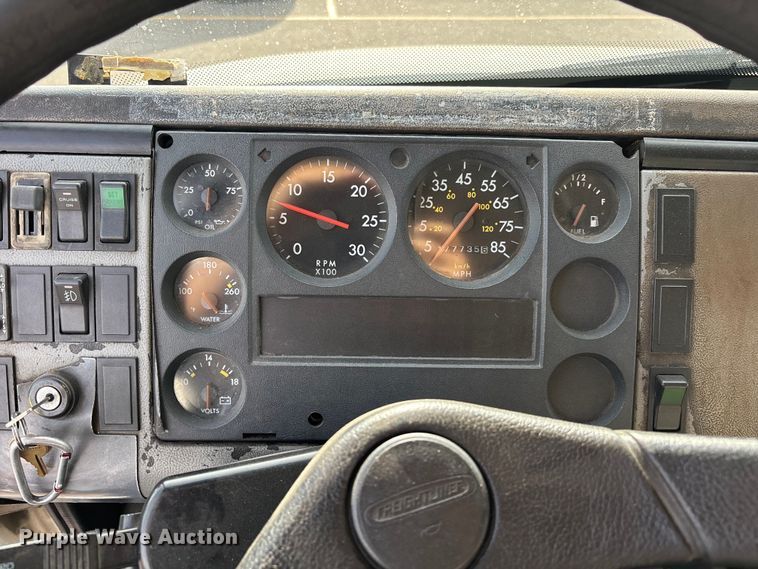 image for item FH7530 1999 Freightliner FL70 refrigerated truck