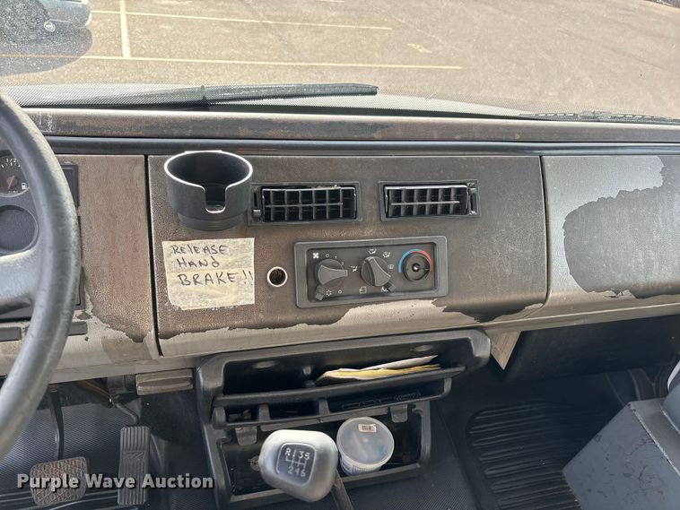 image for item FH7530 1999 Freightliner FL70 refrigerated truck