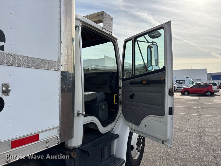 image for item FH7530 1999 Freightliner FL70 refrigerated truck